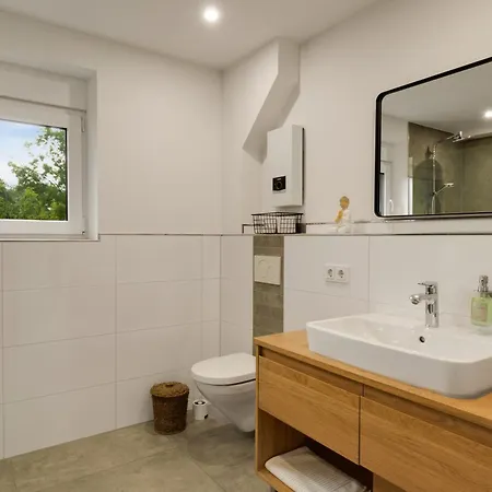 Forest Retreat Nahe Koeln - Privates Badefass, Private Sauna & Wallbox * Wermelskirchen