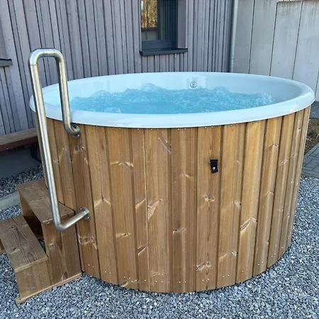 Forest Retreat Nahe Koeln - Private Sauna & Hot Tub & Wallbox شقة